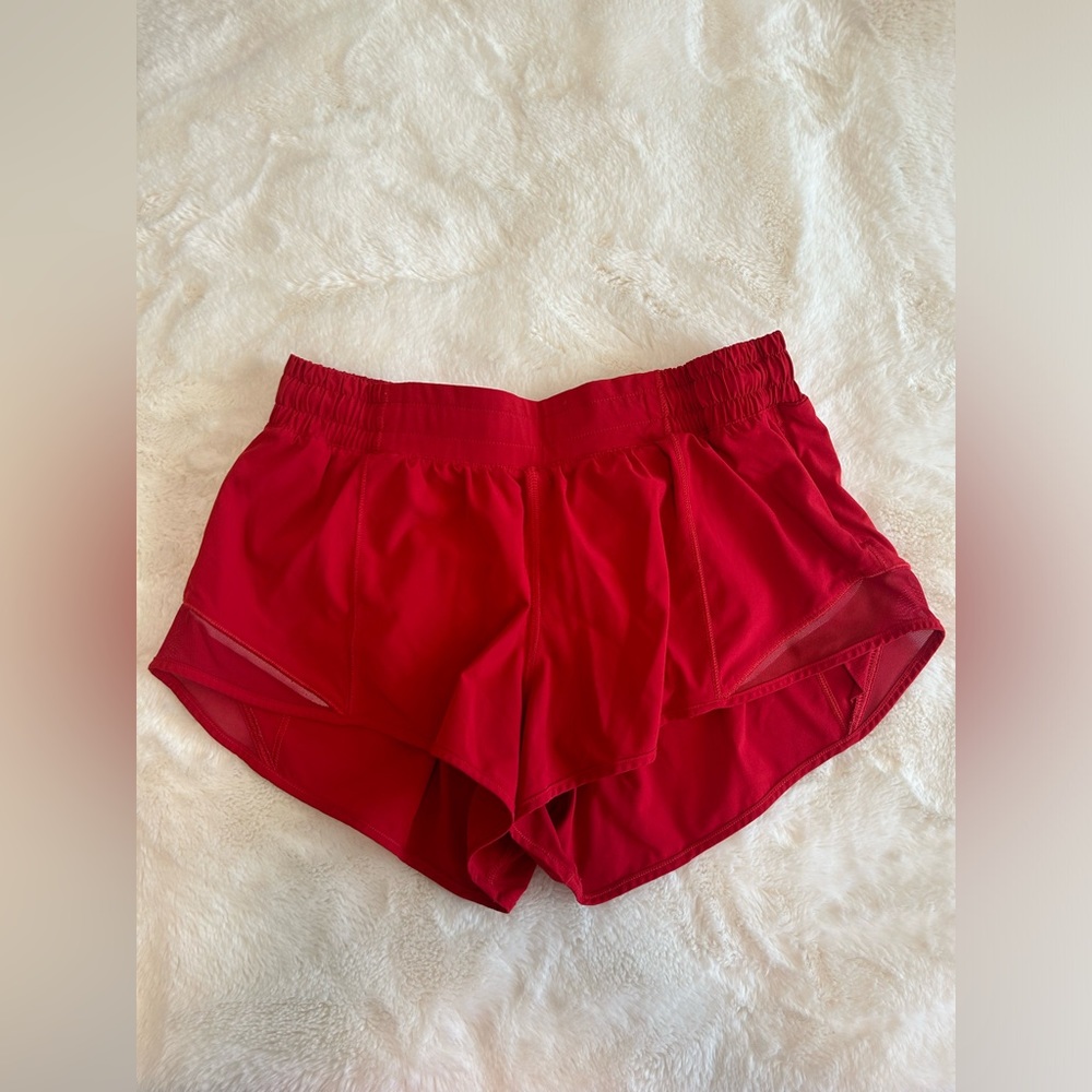 Lululemon Hotty Hot Low-Rise Lined Short 2.5"